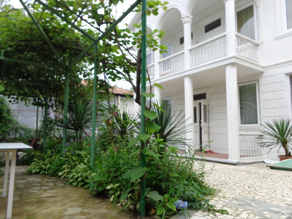 White Guest House Batumi Habitación foto