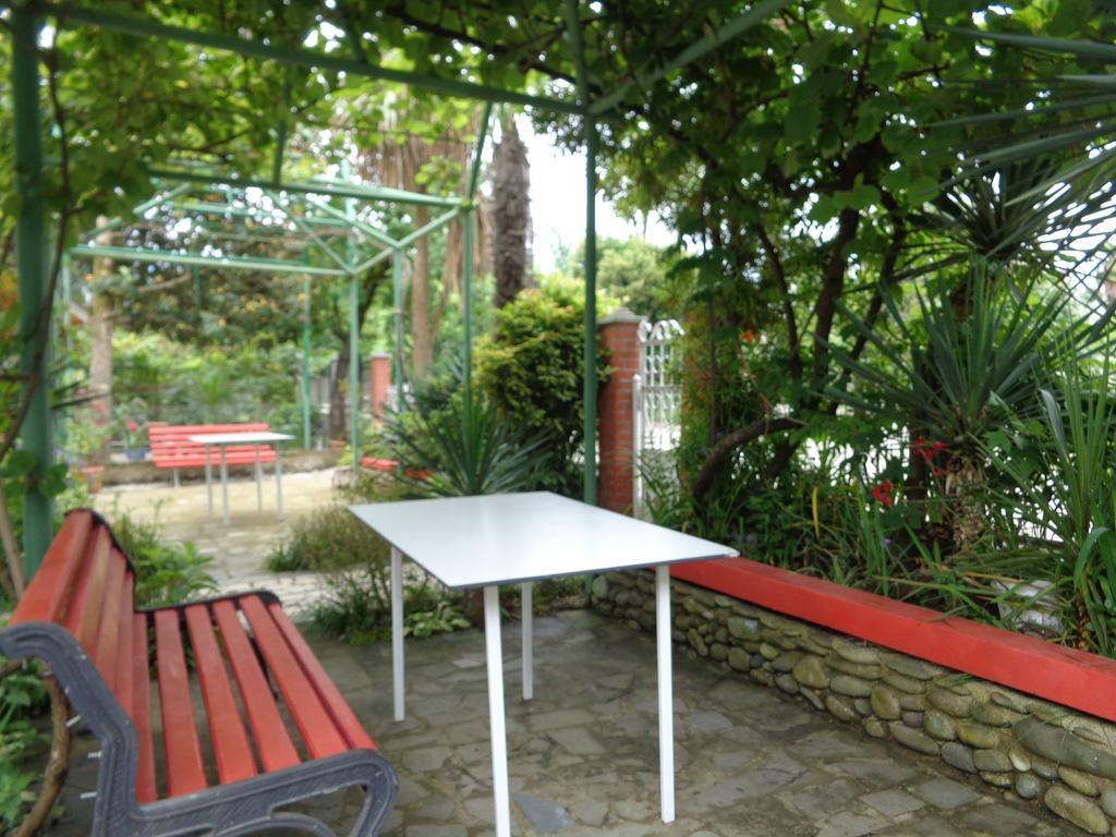 White Guest House Batumi Habitación foto