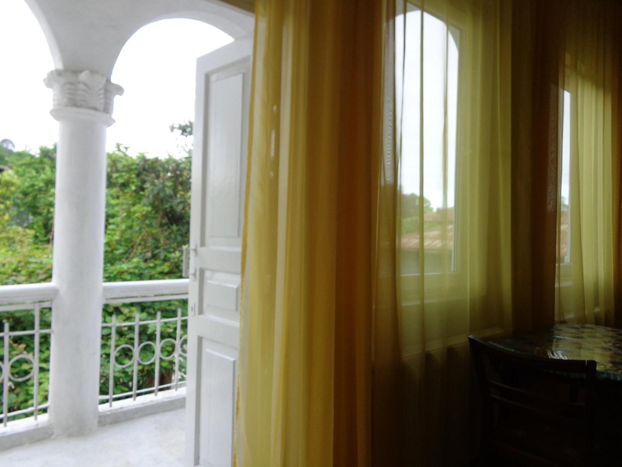 White Guest House Batumi Habitación foto