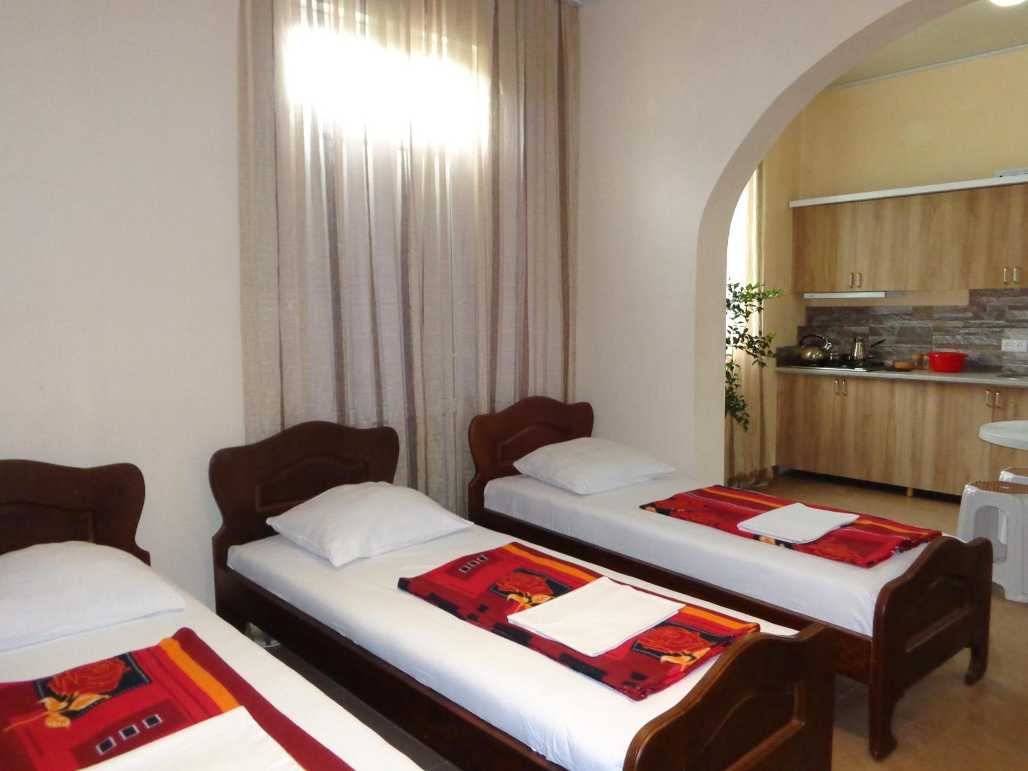 White Guest House Batumi Habitación foto