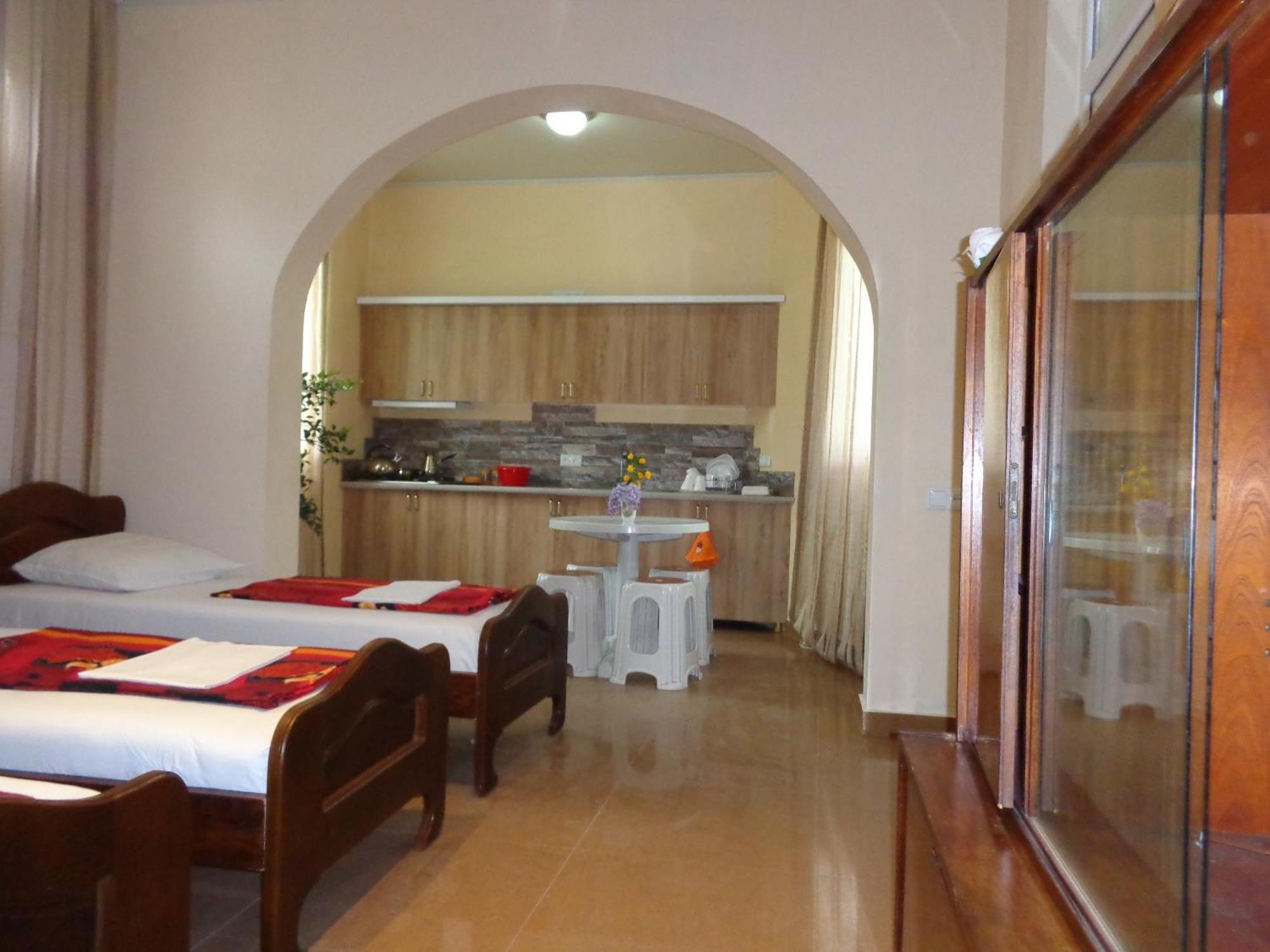 White Guest House Batumi Habitación foto