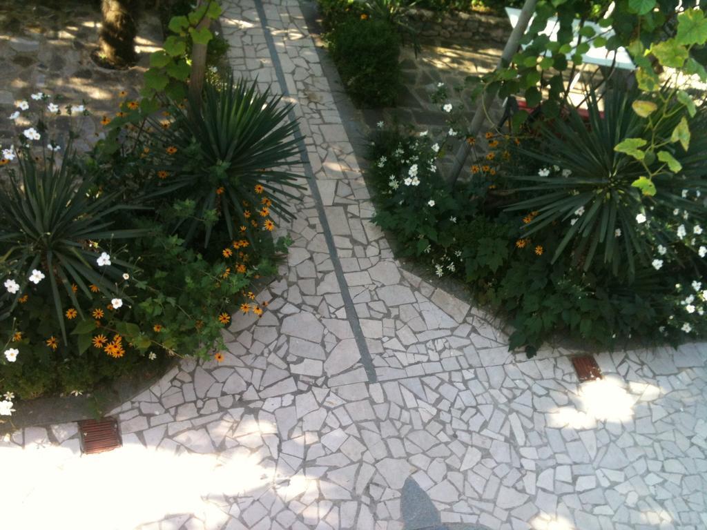 White Guest House Batumi Exterior foto